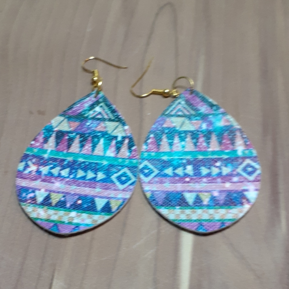 💕3/15,💕 Faux leather earrings